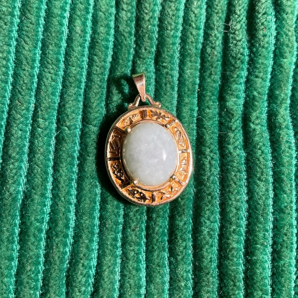 14k Gold Jadeite Calendar Pendant